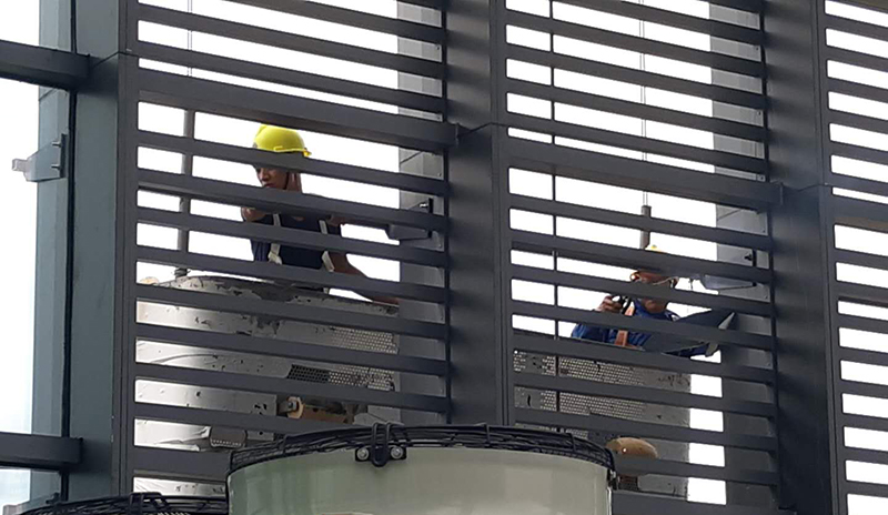 深圳龙华壹方天地综合体楼顶发光字是怎么安装上去的？