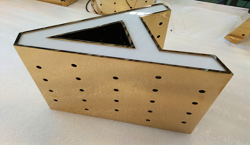 楼顶发光字闪烁的4大常见原因分析及其对应解决方案