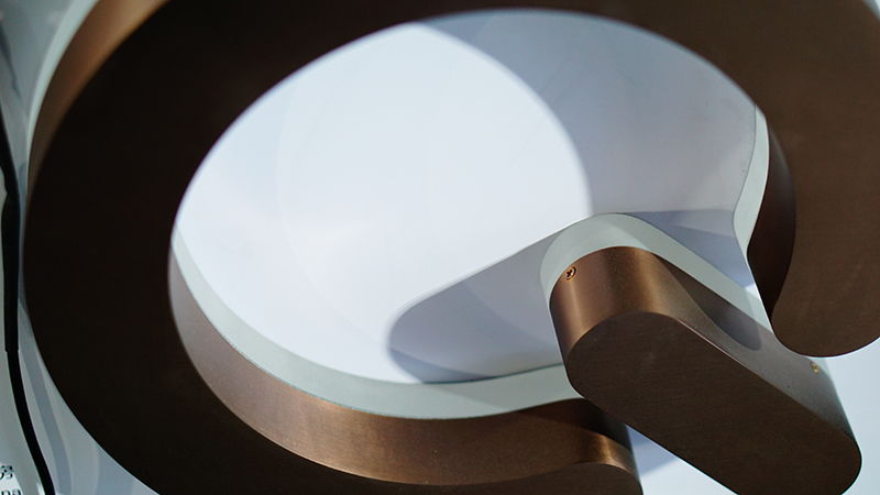 大型楼顶发光字使用镀锌板还是铝板比较好?