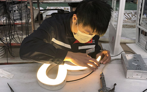 柯赛标识发光字厂家分享LED大型外露发光字的电路的调试技巧