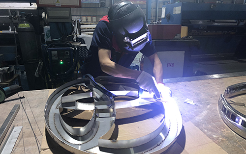 柯赛标识LED发光字介绍：LED发光字字面铝板的布局