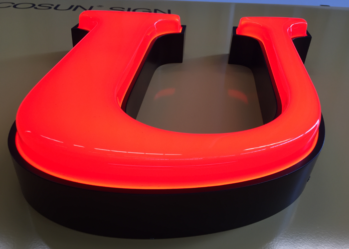 柯赛标识发光字厂家介绍：LED吸塑发光字的造型