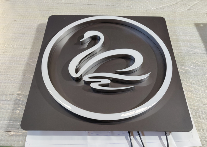 柯赛标识发光字厂家分享：LED树脂发光字制作特点