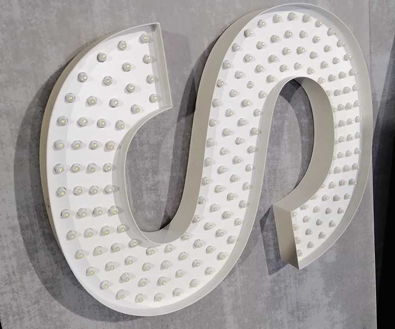 LED外露发光字与普通发光字有什么区别? LED外露发光字与普通发光字有什么区别?