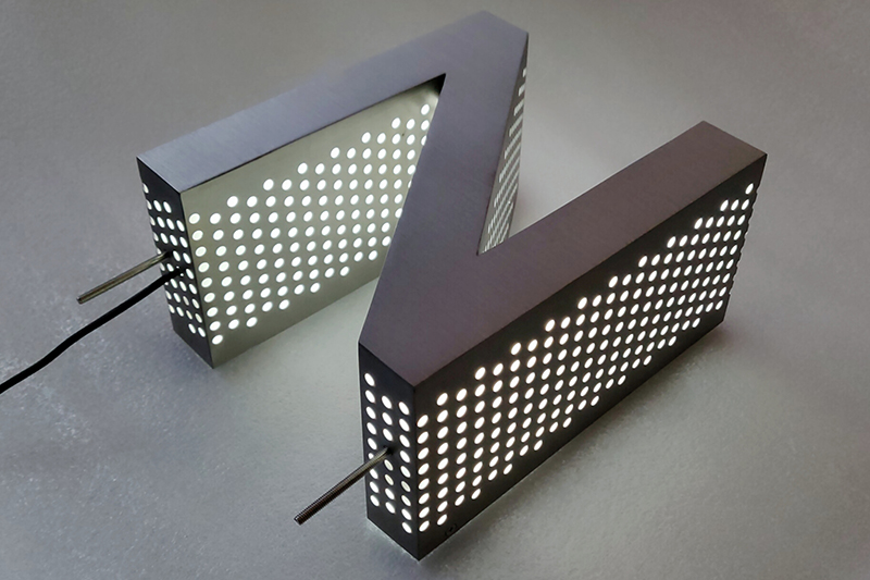 LED镂空发光字制作安装的一些注意事项 LED镂空发光字制作安装的一些注意事项