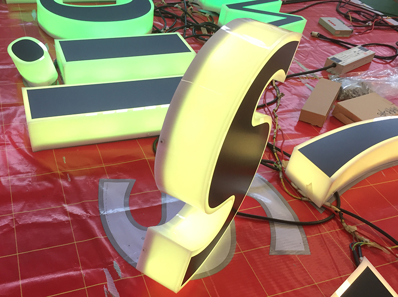 LED七彩发光字跟全彩发光字有哪些差异？