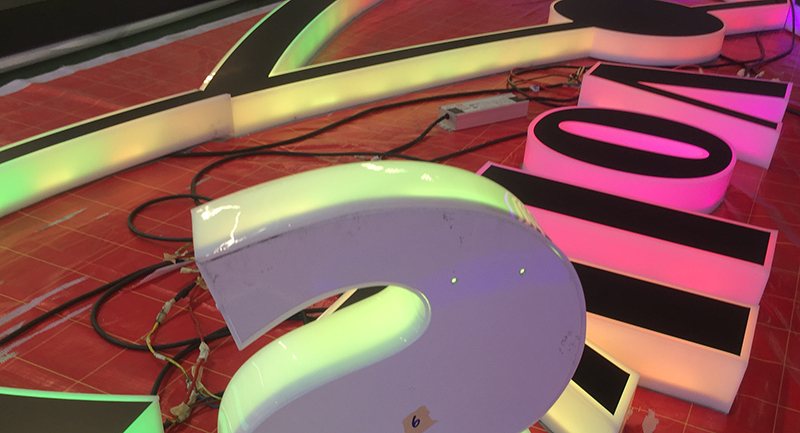 LED七彩发光字亮度不够应该采取什么措施？