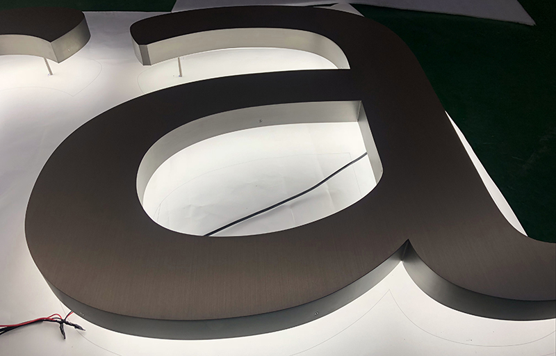 LED金属拉丝背发光字制作流程主要有哪几个？