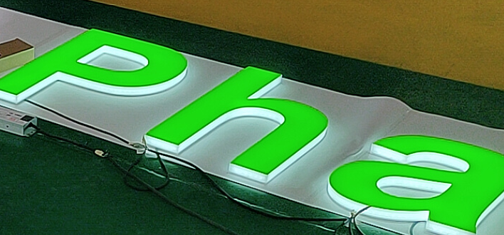LED亚克力发光字制作工艺的4个注意事项