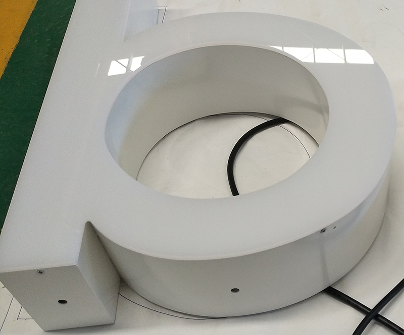 LED发光字的亮度是由哪些因素决定的？