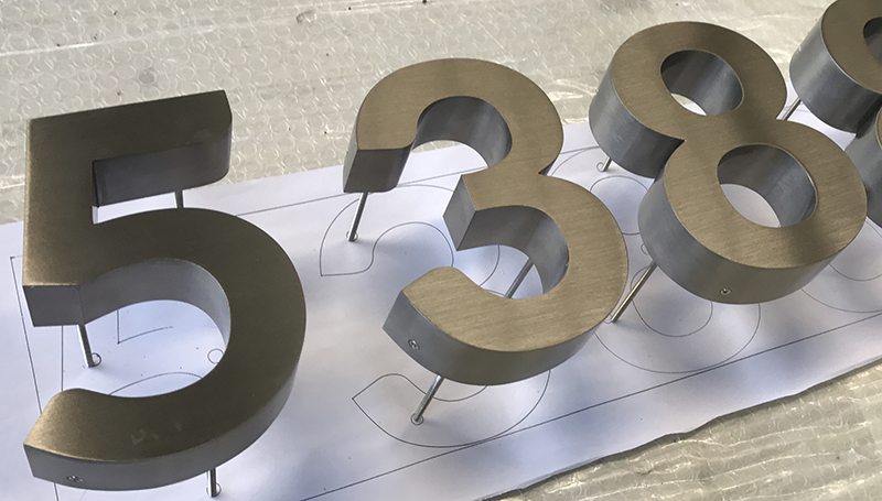 不锈钢发光字8大特点分析