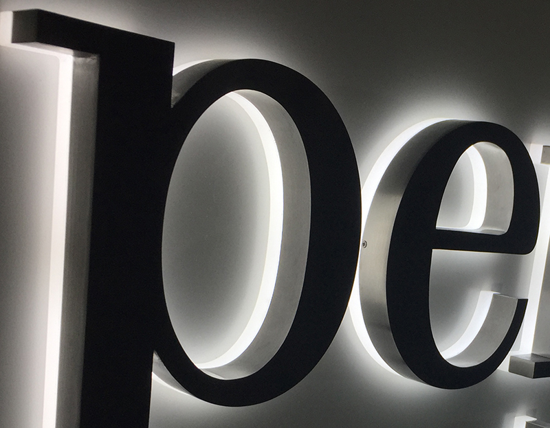 4种典型的背发光字特性详细描述