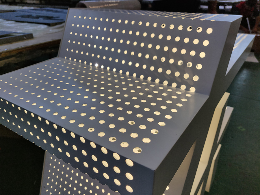 LED外露发光字孔距计算原则分析