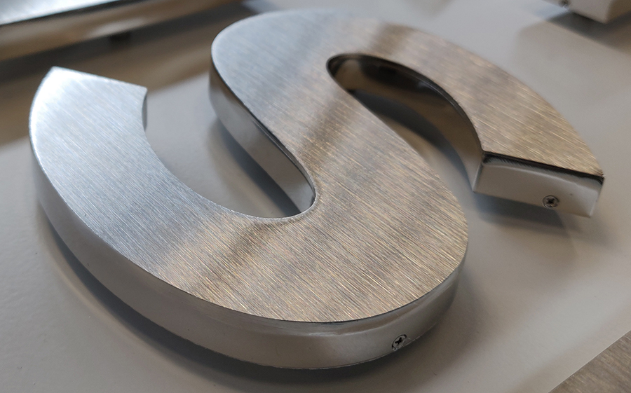 拉丝不锈钢发光字的主要特性和使用场景分析 拉丝不锈钢发光字的主要特性和使用场景分析