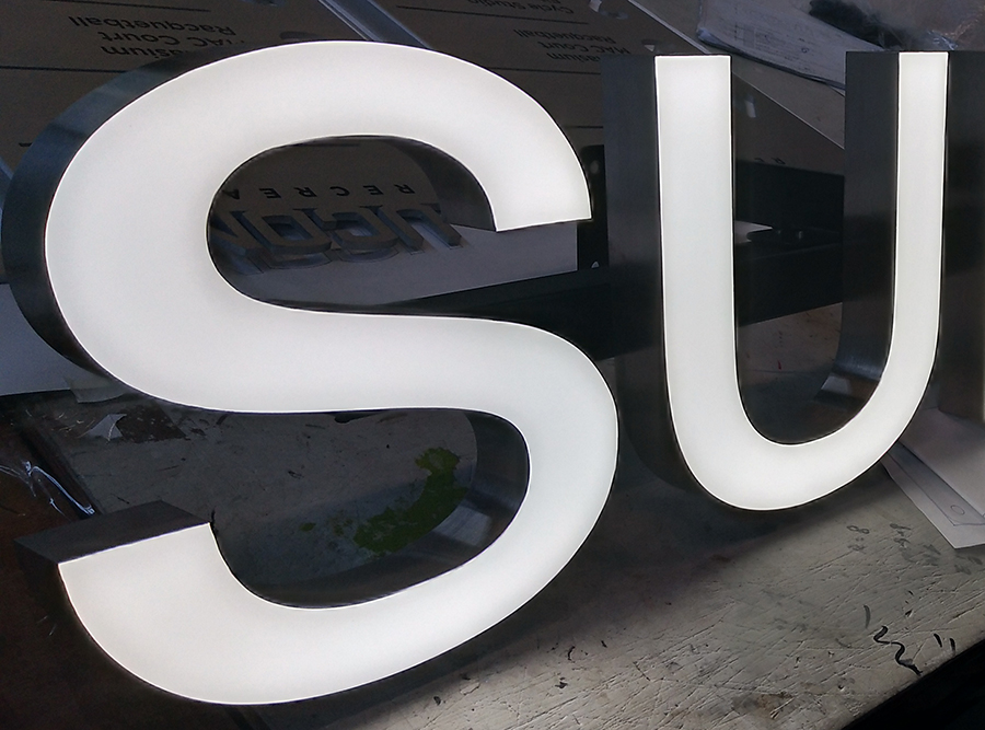 LED亚克力发光字主要特点和制作步骤