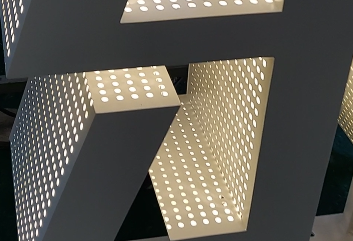 外露发光字相对于吸塑字有哪些优点？