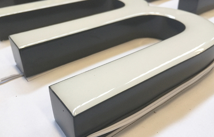 LED树脂发光字制作注意事项和特点