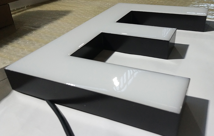 亚克力吸塑发光字制作材料与特点分析