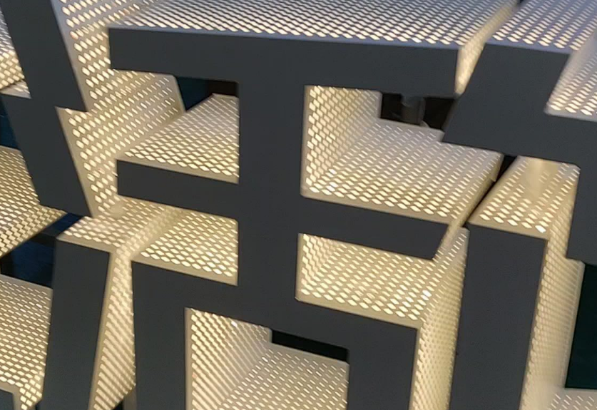 外露冲孔发光字的概念和特点分析 外露冲孔发光字的概念和特点分析