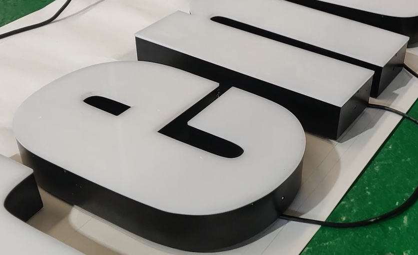 LED吸塑发光字的特点有哪些？