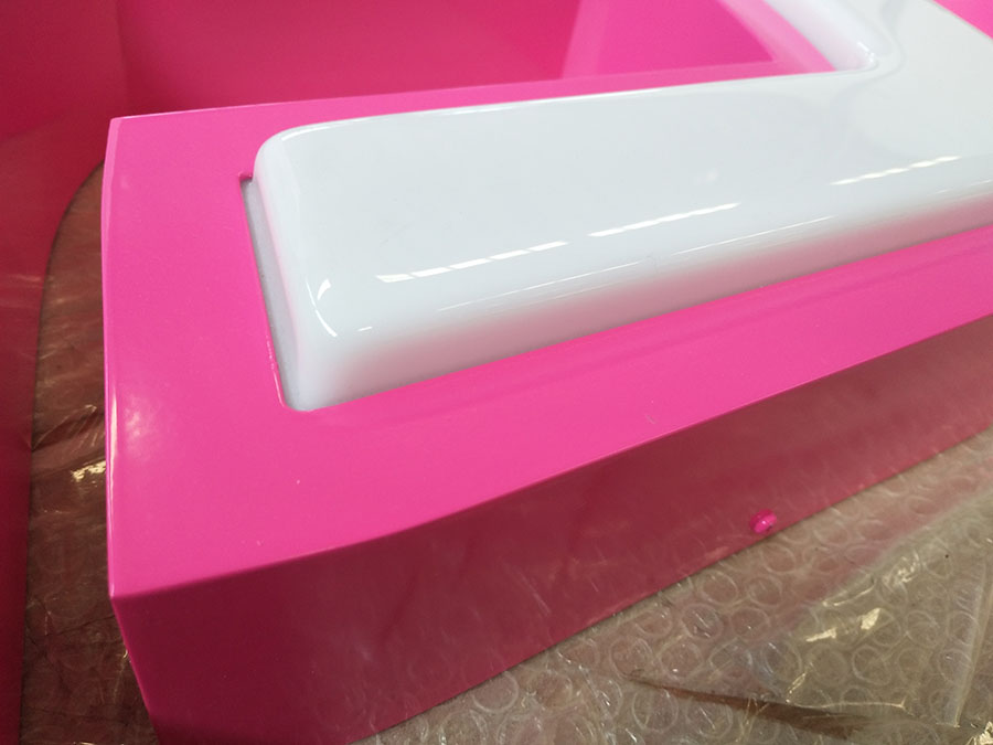 外露发光字与内发光字相比较有哪些区别和优势？