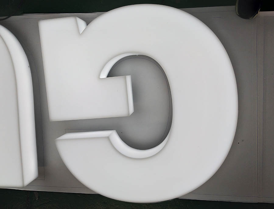 三面发光字是什么意思？有哪些特点？