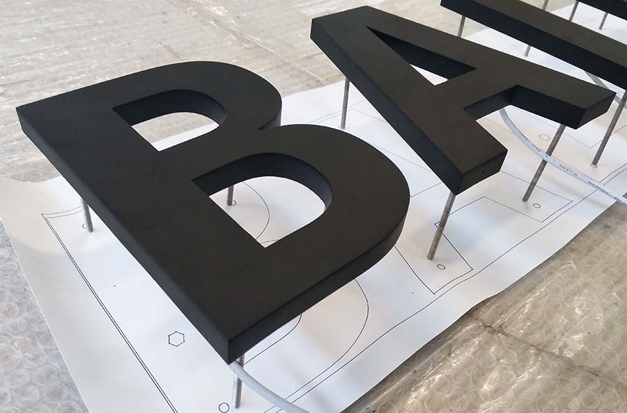 烤漆背发光字制作工艺和特点有哪些？