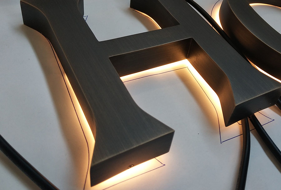 电镀精工背发光字制作的4个常识