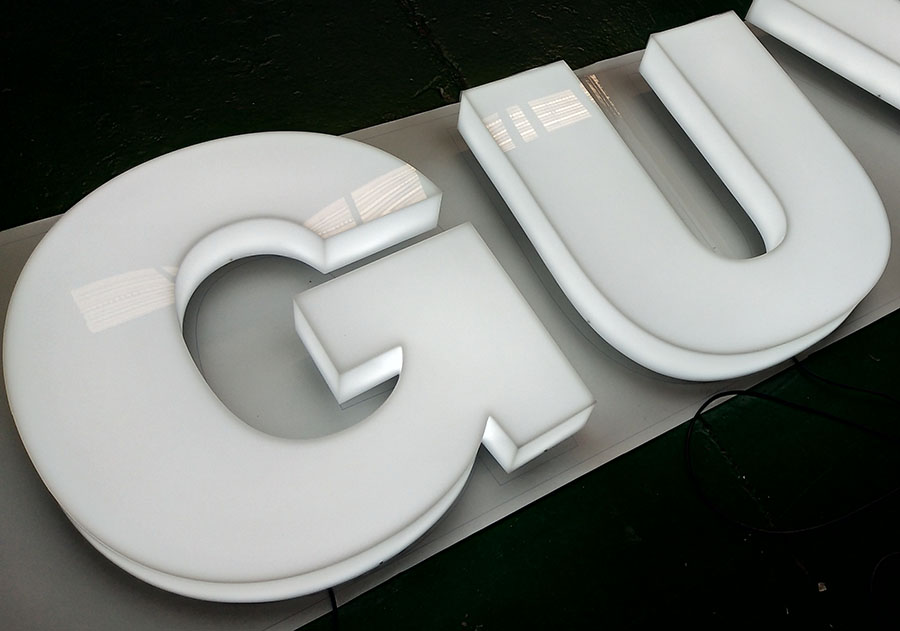 全亚克力字相对于其他发光字有哪些优势？