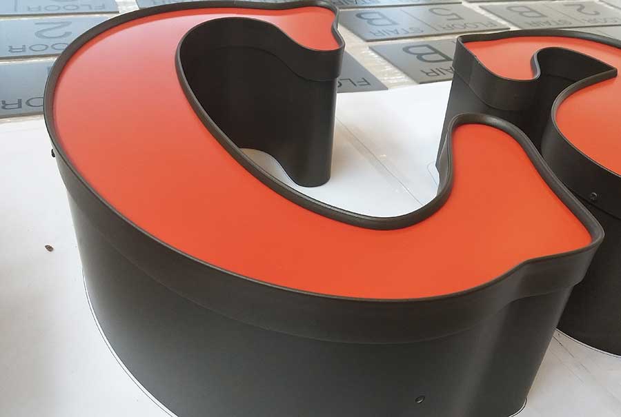 LED发光字大小与模具厚度的关系