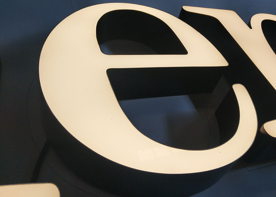 无边发光字制作的4个优点