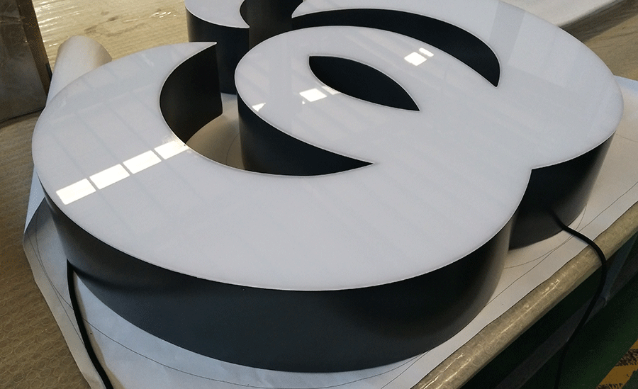 户外亚克力发光字制作要求和优点