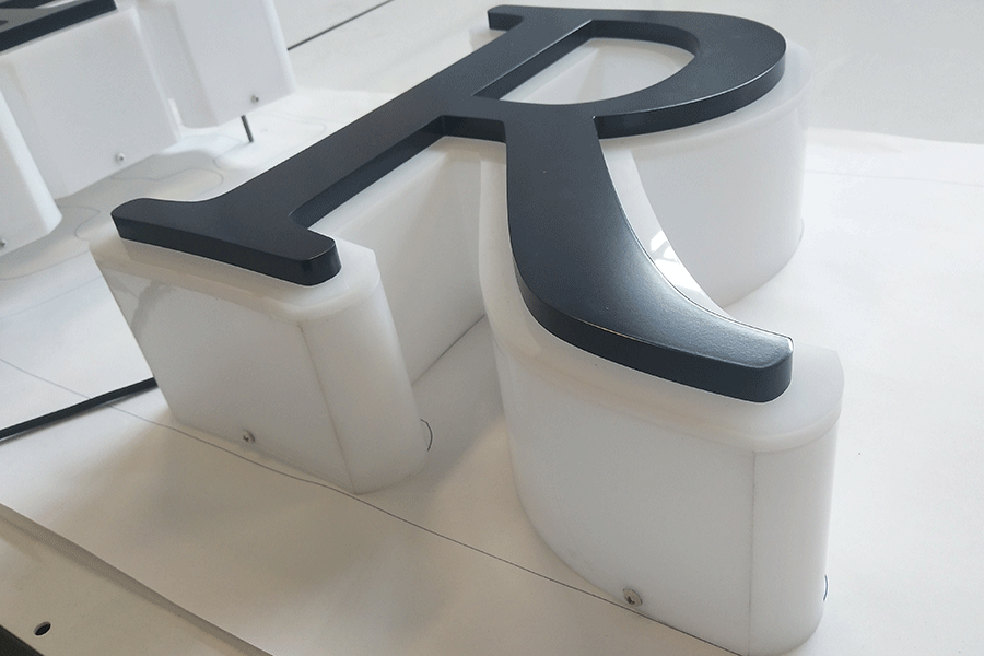 发光字门头招牌价格多少钱一个平方？