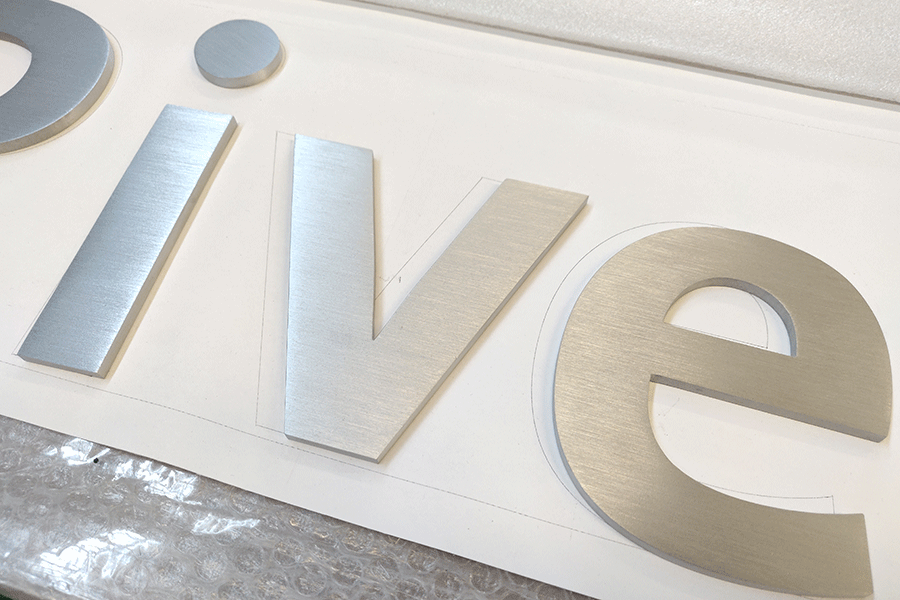 制作LED铝边无边字有什么主要优点? 制作LED铝边无边字有什么主要优点?