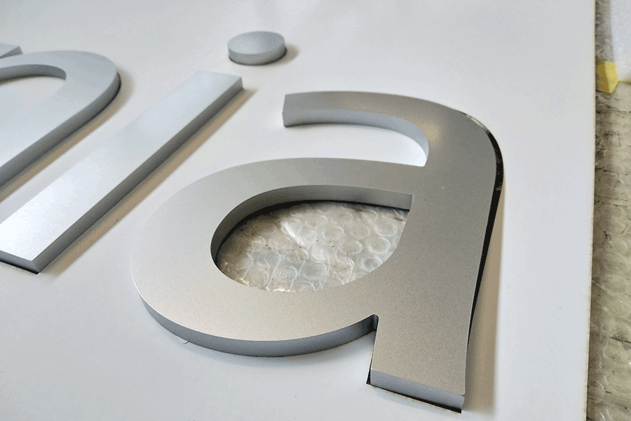 定制LED亚克力字有哪些特性？