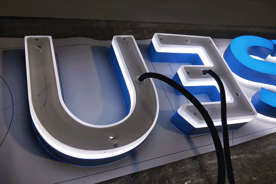 前后发光字设计制作有什么优点？