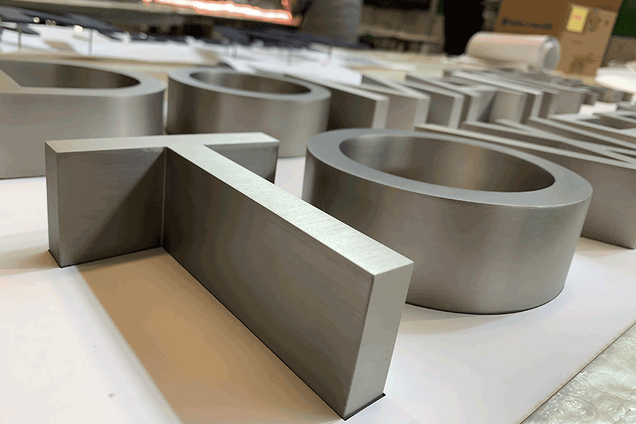 双封字标识标牌制作有哪些特点? 双封字标识标牌制作有哪些特点?