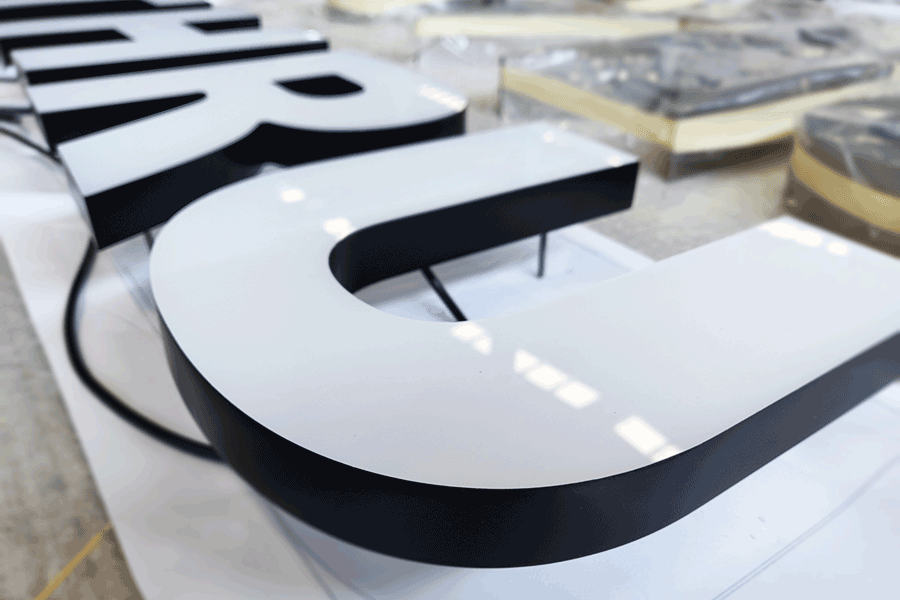 定制迷你字发光标识牌有什么特点？