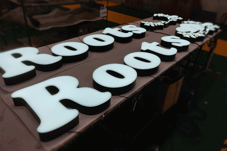 定制无边框字标识标牌有什么特色？