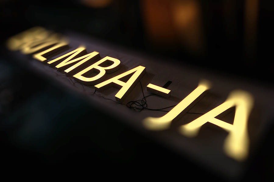 全亚克力发光标识制作有哪些特色？