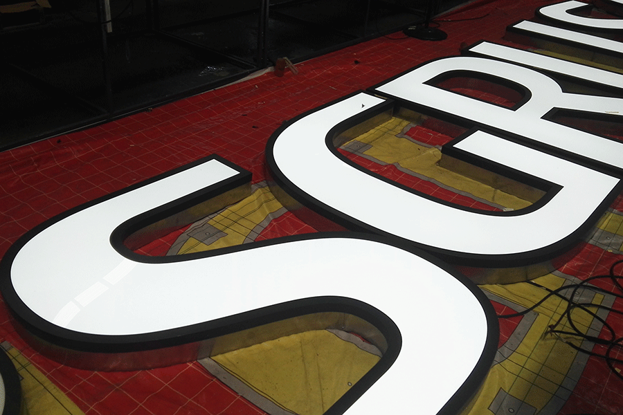 天地盖字标识标牌制作有哪些特点？