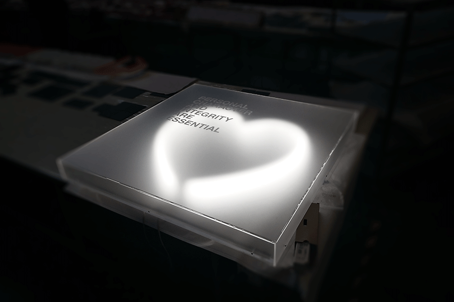 全亚克力灯箱标识制作有什么特点？