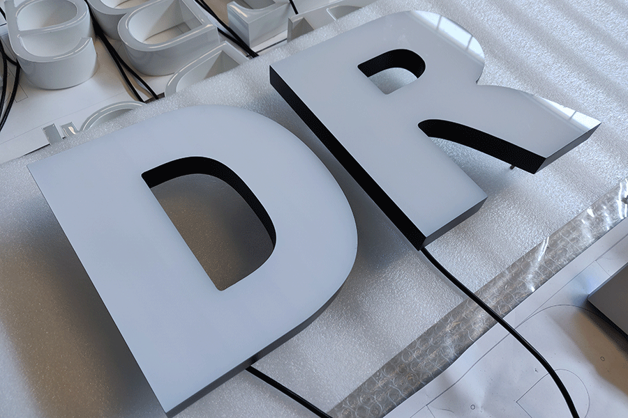 迷你发光字发光标识牌制作有哪些优点？