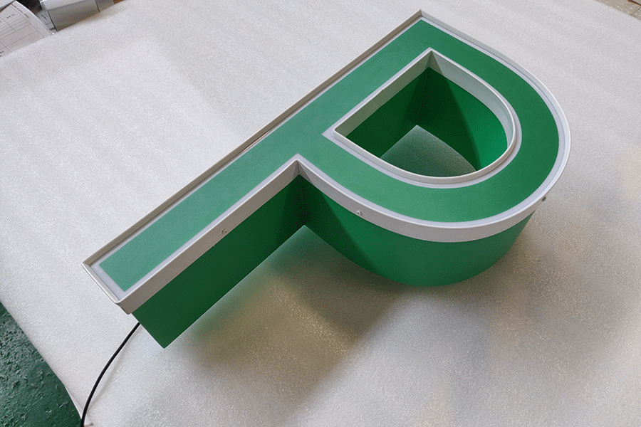 天地盖发光字发光标识制作有什么特色？