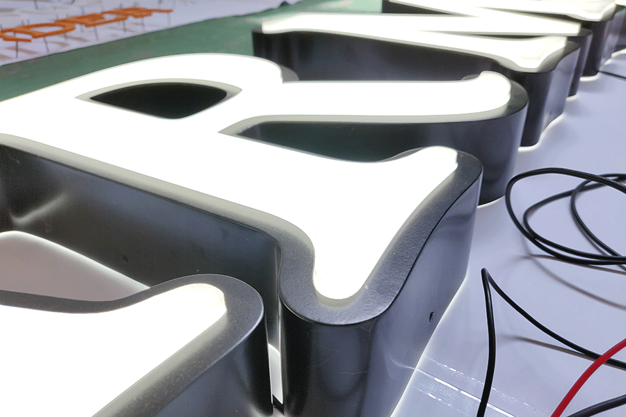 吸塑发光字标识标牌制作有哪些特征？