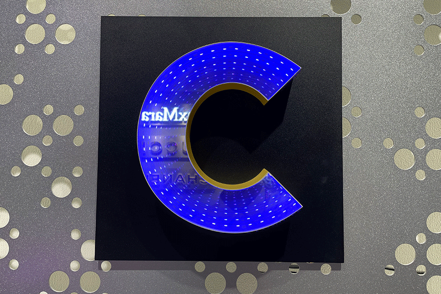 深渊镜字标识标牌制作有哪些特点？