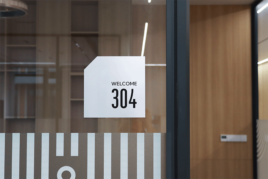 罗马克门牌标识定制有什么优点？