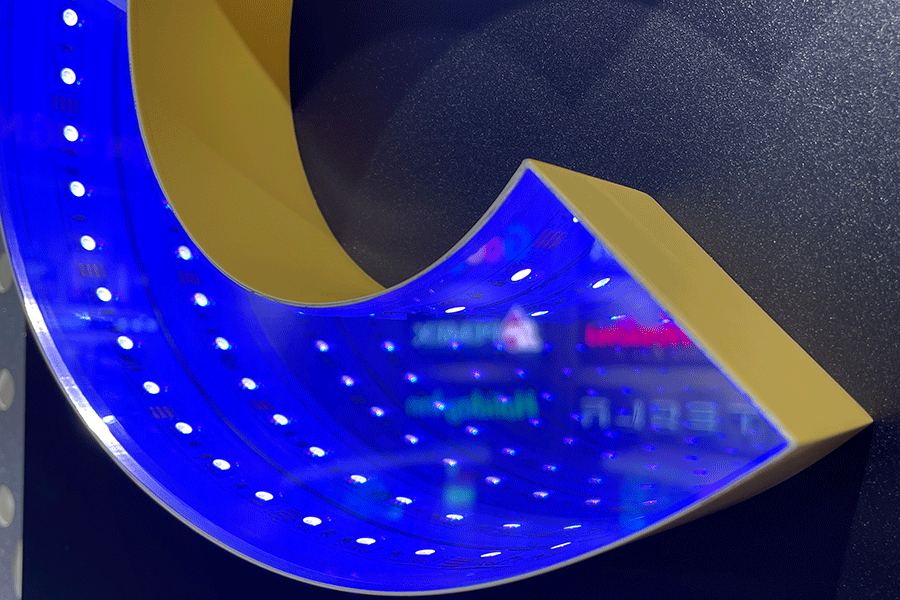 深渊镜发光字发光标识制作有哪些特色？