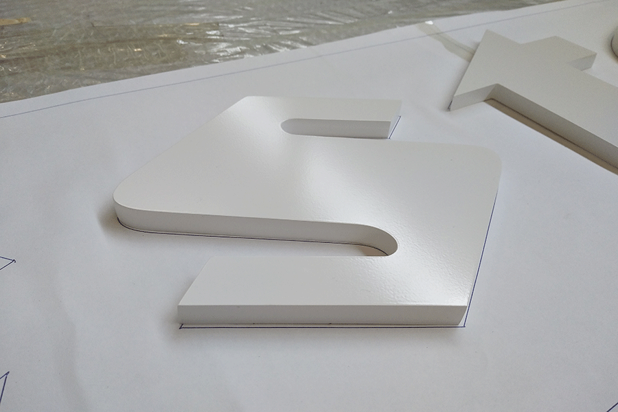 LED亚克力发光字标识牌制作有哪些特色？