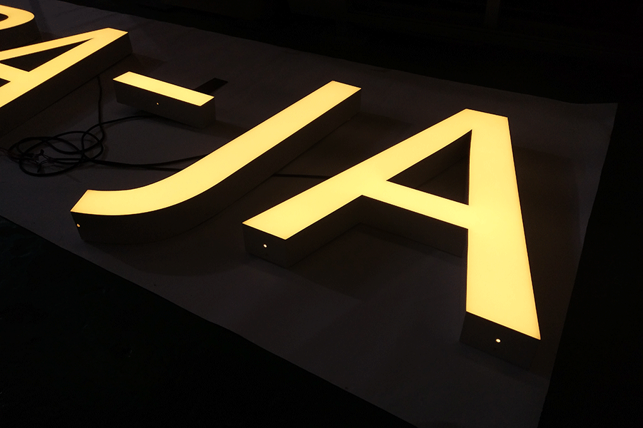 迷你亚克力字标识标牌制作有什么特色？